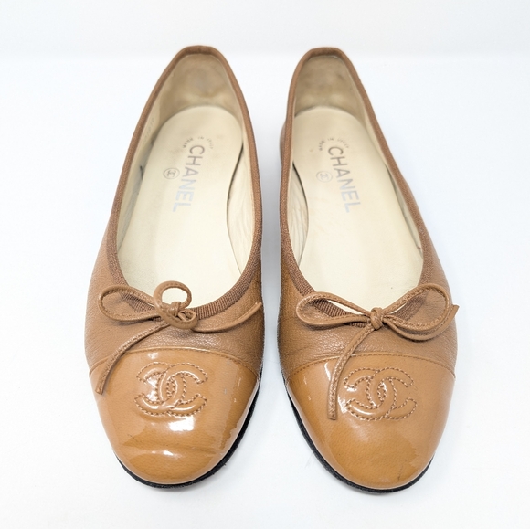 CHANEL Shoes - Chanel Tan Brown CC Leather Cap Toe Ballet Flats Ballerinas Size 38